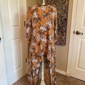 Annabelle boutique hi-lo top size small